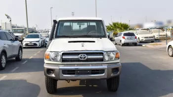 Toyota Land Cruiser Pickup Diesel 4.5L V8 2023 White Color