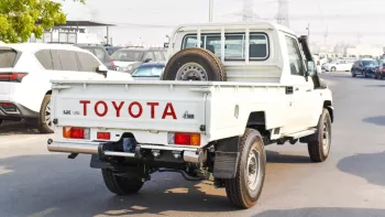 Toyota Land Cruiser Pickup Diesel 4.5L V8 2023 White Color