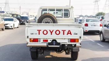 Toyota Land Cruiser Pickup Diesel 4.5L V8 2023 White Color
