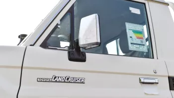 Toyota Land Cruiser Pickup Diesel 4.5L V8 2023 White Color