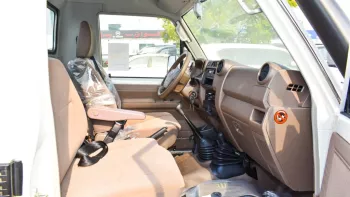Toyota Land Cruiser Pickup Diesel 4.5L V8 2023 White Color