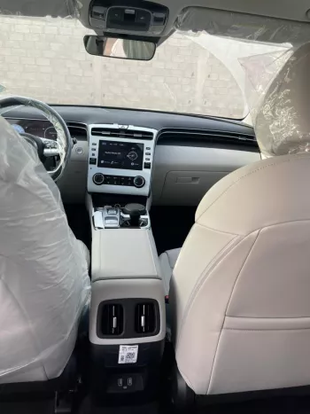 LHD - HYUNDAI TUCSON 2.5L PETROL ROYAL PLUS 2023 MODEL YEAR