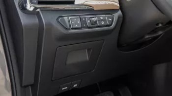 NEW CHEVROLET CAPTIVA PREMIER V4 2024 GCC SPECS BLACK COLOR