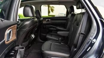 Kia Sorento V4 AWD 7 Seats 2023 Gray Color