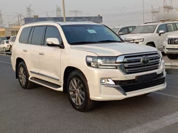 TOYOTA LANDCRUISER VXR 4WD 5.7L V8 PETROL AT WHITE COLOR 2017