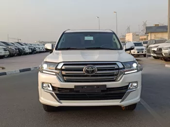 TOYOTA LANDCRUISER VXR 4WD 5.7L V8 PETROL AT WHITE COLOR 2017