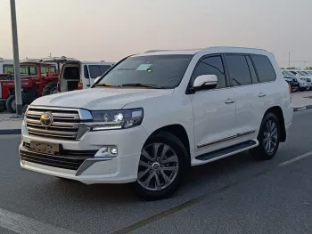 TOYOTA LANDCRUISER VXR 4WD 5.7L V8 PETROL AT WHITE COLOR 2017