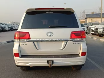 TOYOTA LANDCRUISER VXR 4WD 5.7L V8 PETROL AT WHITE COLOR 2017
