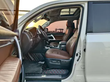 TOYOTA LANDCRUISER VXR 4WD 5.7L V8 PETROL AT WHITE COLOR 2017