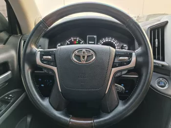 TOYOTA LANDCRUISER VXR 4WD 5.7L V8 PETROL AT WHITE COLOR 2017