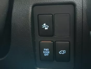 TOYOTA LANDCRUISER VXR 4WD 5.7L V8 PETROL AT WHITE COLOR 2017