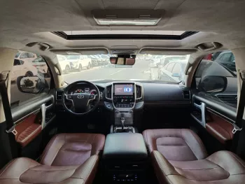 TOYOTA LANDCRUISER VXR 4WD 5.7L V8 PETROL AT WHITE COLOR 2017