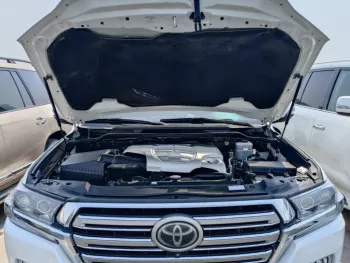 TOYOTA LANDCRUISER VXR 4WD 5.7L V8 PETROL AT WHITE COLOR 2017