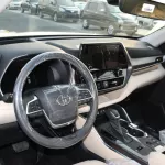 Toyota Highlander Limited 2.5L Hybrid 2023 Model Year - Thumbnail 6