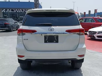 TOYOTA FORTUNER EXR A/T 2.7L V4 4WD PETROL 2018 WHITE COLOR
