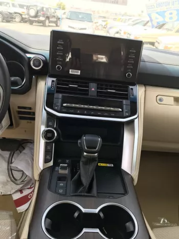 TOYOTA LAND CRUISER 4.0L 2022 Model Year White