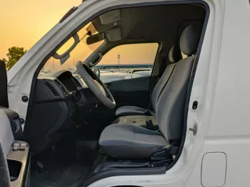 TOYOTA HIACE HIGH ROOF MT 2.7L V4 PETROL 15 STEATS WHITE 2015