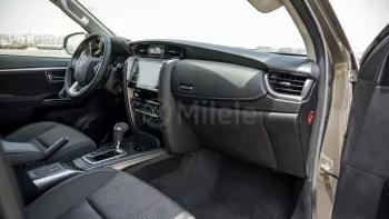 TOYOTA FORTUNER 2.4L DIESEL AT 4X4 MY2022 – BRONZE