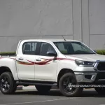 TOYOTA HILUX 2022 DOUBLE CAB GLX 2.7L PETROL 4WD AT - Thumbnail 2