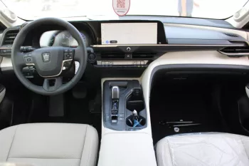 LHD - TOYOTA CROWN 2.5 HYBRID FWD PREMIUM AUTOMATIC.