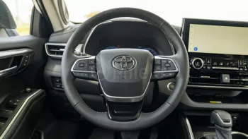 TOYOTA HIGHLANDER PLATINUM 2.4L PETROL AWD AT MY2023 – WHITE
