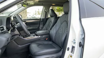 TOYOTA HIGHLANDER PLATINUM 2.4L PETROL AWD AT MY2023 – WHITE