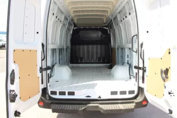 LHD - RENAULT MASTER 2.3L DIESEL PANEL VAN 2023 MODEL YEAR - MANUAL