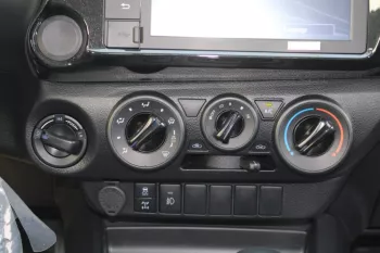 LHD - TOYOTA HILUX 2.4L DIESEL DOUBLE CAB 4WD MID AUTO 2023 MODEL YEAR