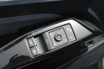 VOLKSWAGEN ID.4 CROSS PRO FULL ELECTRIC 2023 MODEL YEAR GREY