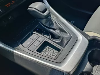 TOYOTA RAV4 XLE PETROL A/T 2.5L V4 2019 MODEL YEAR SILVER COLOR