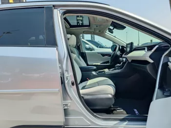 TOYOTA RAV4 XLE PETROL A/T 2.5L V4 2019 MODEL YEAR SILVER COLOR