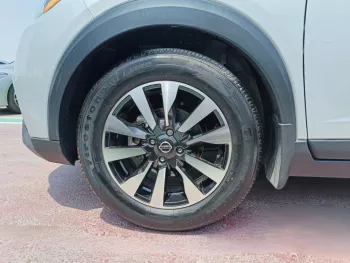 NISSAN KICKS PETORL A/T 1.6L V4 2020 MODEL YEAR SILVER COLOR