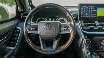 TOYOTA LAND CRUISER LC300 VX ARMORED 3.5L PETROL AT MY2023 – BLACK
