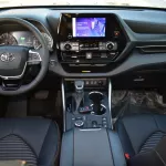 TOYOTA HIGHLANDER XSE 2.4L AWD 2023 MODEL YEAR BLACK COLOR - Thumbnail 7