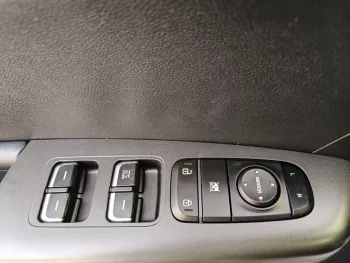 KIA SPORTAGE LX PETROL A/T 2.4L V4 4WD WHITE COLOR 2018 MODEL YEAR