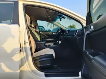 KIA SPORTAGE LX PETROL A/T 2.4L V4 4WD WHITE COLOR 2018 MODEL YEAR