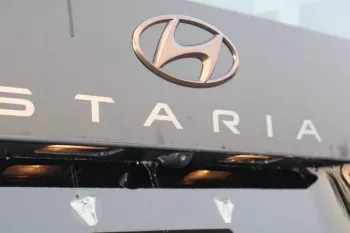 LHD - HYUNDAI STARIA 3.5L V6 PETROL 9 SEATER LUXURY PLUS AUTOMATIC 2023 MODEL YEAR