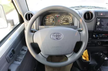LHD - TOYOTA LAND CRUISER 76 4.2L DIESEL 6 SEATER STD MANUAL