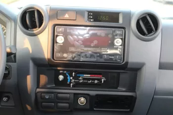LHD - TOYOTA LAND CRUISER 76 4.2L DIESEL 6 SEATER STD MANUAL