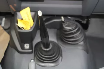 LHD - TOYOTA LAND CRUISER 76 4.2L DIESEL 6 SEATER STD MANUAL