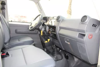 LHD - TOYOTA LAND CRUISER 76 4.2L DIESEL 6 SEATER STD MANUAL