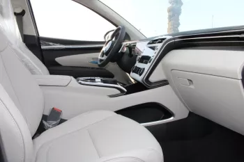 HYUNDAI TUCSON 2.5L PETROL 4WD ROYAL PLUS 2023 MODEL YEAR WHITE