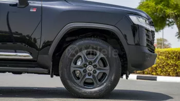 TOYOTA LAND CRUISER LC300 GR SPORT 3.3L DIESEL AT MY2022 – BLACK