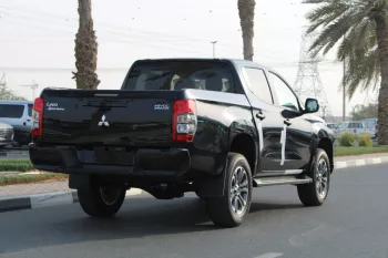 LHD - MITSUBISHI L200 2.4L TURBO DSL SPORTERO DC GLS HIGH AUTO