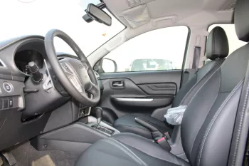 LHD - MITSUBISHI L200 2.4L TURBO DSL SPORTERO DC GLS HIGH AUTO