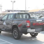 Mitsubishi L200 2.4L DIESEL 4WD 2023 gray - Thumbnail 4