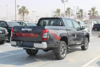 Mitsubishi L200 2.4L DIESEL 4WD 2023 gray