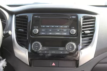 Mitsubishi L200 2.4L DIESEL 4WD 2023 gray