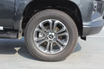 Mitsubishi L200 2.4L DIESEL 4WD 2023 gray