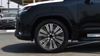 LEXUS LX600 SIGNATURE 3.5L  PETROL 2023 BLACK / RED